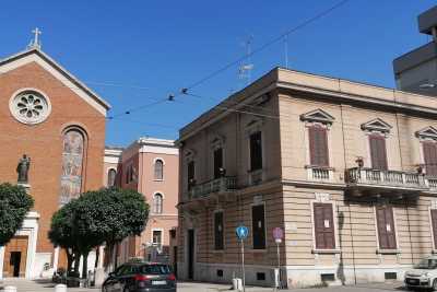 Bari, sulla trafficata piazza Luigi di Savoia si nasconde un piccolo gioiello: � Palazzina Tinelli